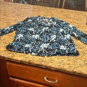 Chic Floral Print Women's Blouse in Black and Blue